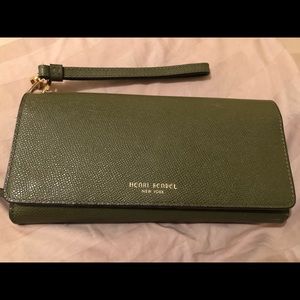 Henri Bendel Uptown Out and About Wallet Organizer